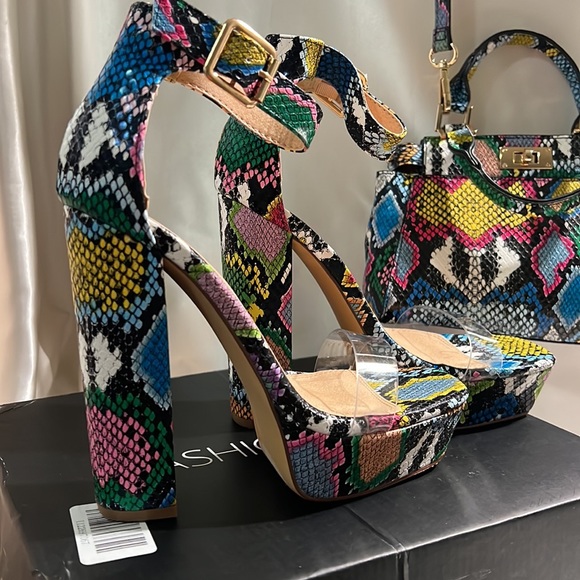 Multi Color Fashion Nova Size 6 w/Bag to match - Picture 2 of 5